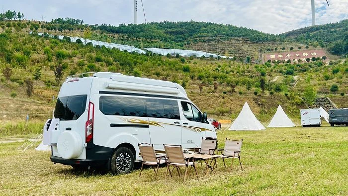 4 Starlight Vanlife Ford Chassis Pop-top Roof Campervan(001)